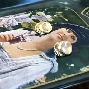 VINTAGE Gold Clip-on Earrings Costume Jewelry